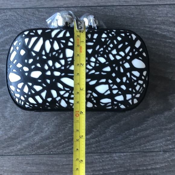 NWT Diane Von Furstenberg Black & White Clutch - Picture 9 of 10